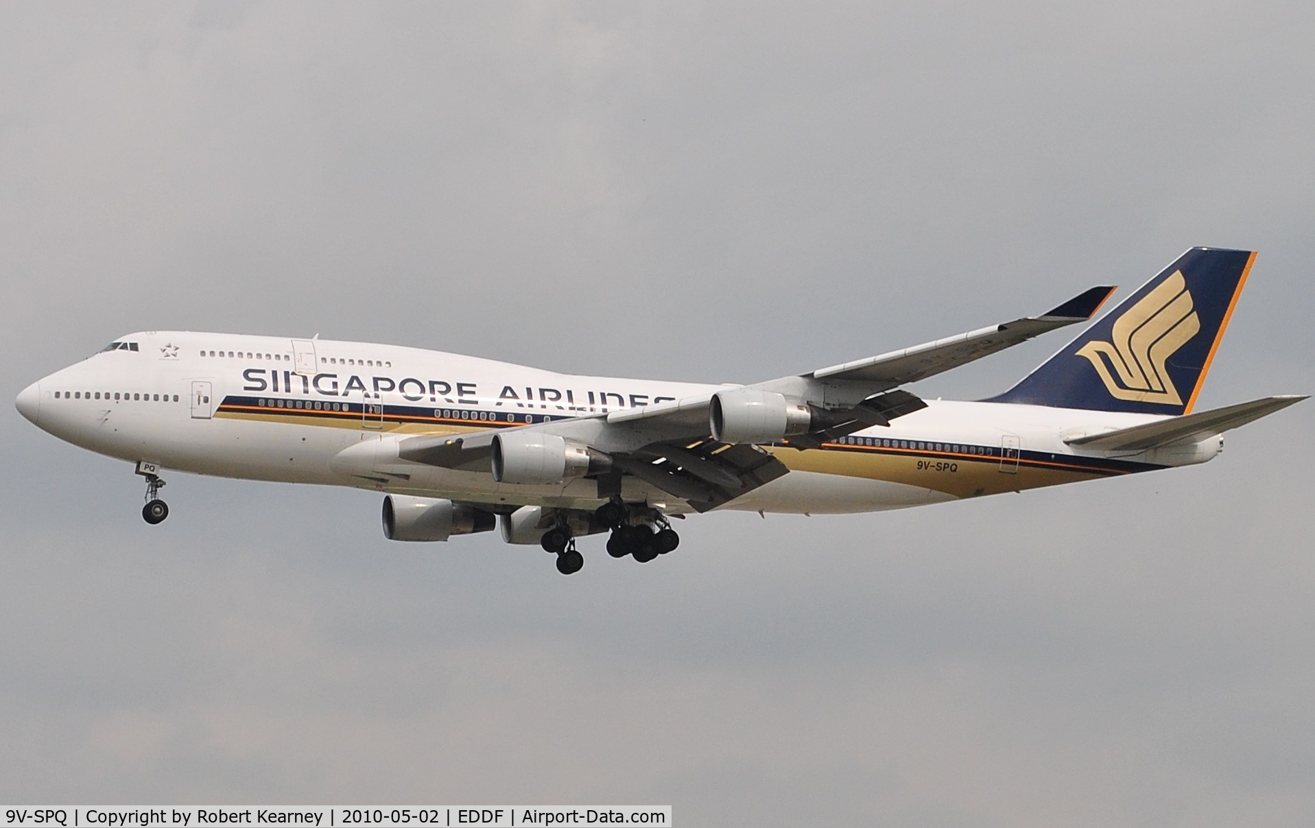 9V-SPQ, Boeing 747-412 C/N 28025, Singapore on short finals after an exhausting flight