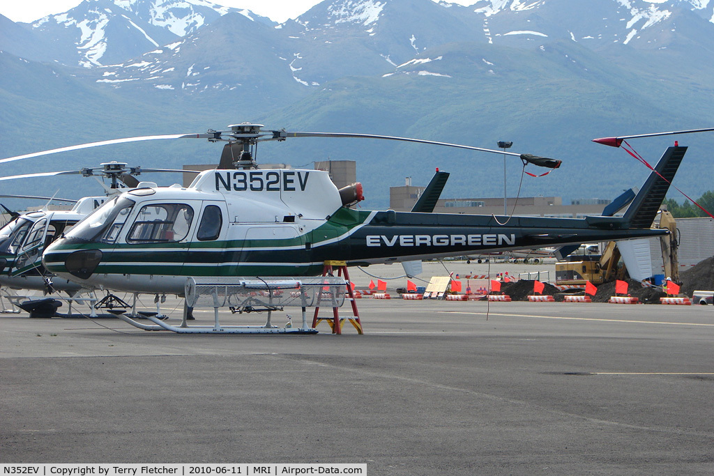 N352EV, 1991 Eurocopter AS-350B-2 Ecureuil C/N 2555, 1991 Eurocopter AS 350 B2, c/n: 2555 at Merrill Field