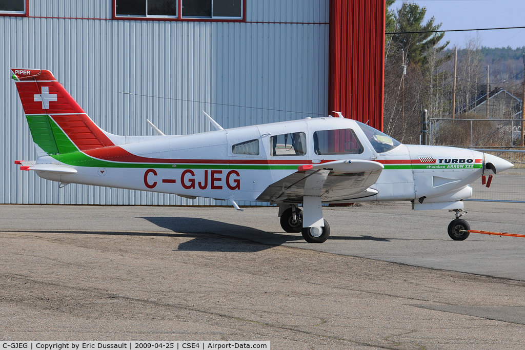C-GJEG, 1977 Piper PA-28R-201T Cherokee Arrow III C/N 28R-7703205, C-GJEG before moving to CYQB.