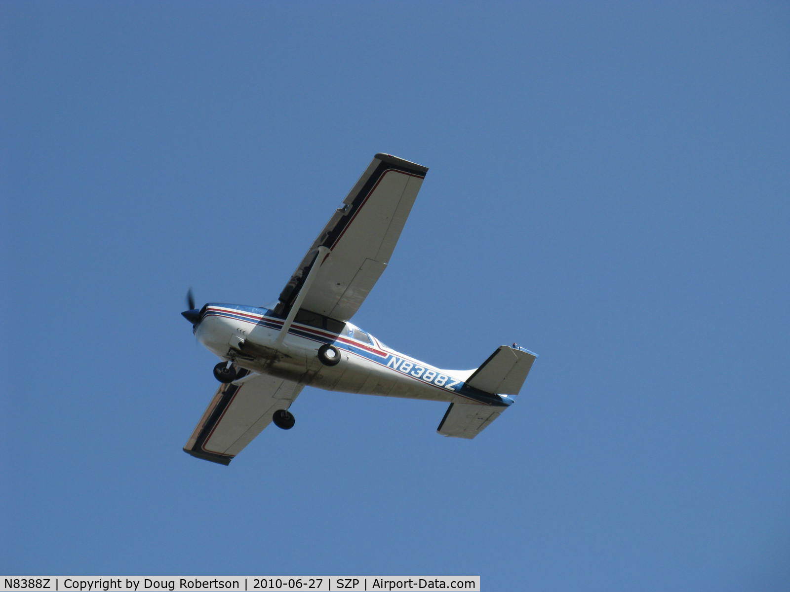 N8388Z, 1963 Cessna 210-5 C/N 205-0388, 1963 Cessna 210-5(205) UTILINE (fixed gear version of 210C), Continental IO-470-E 260 Hp, takeoff climb Rwy 22