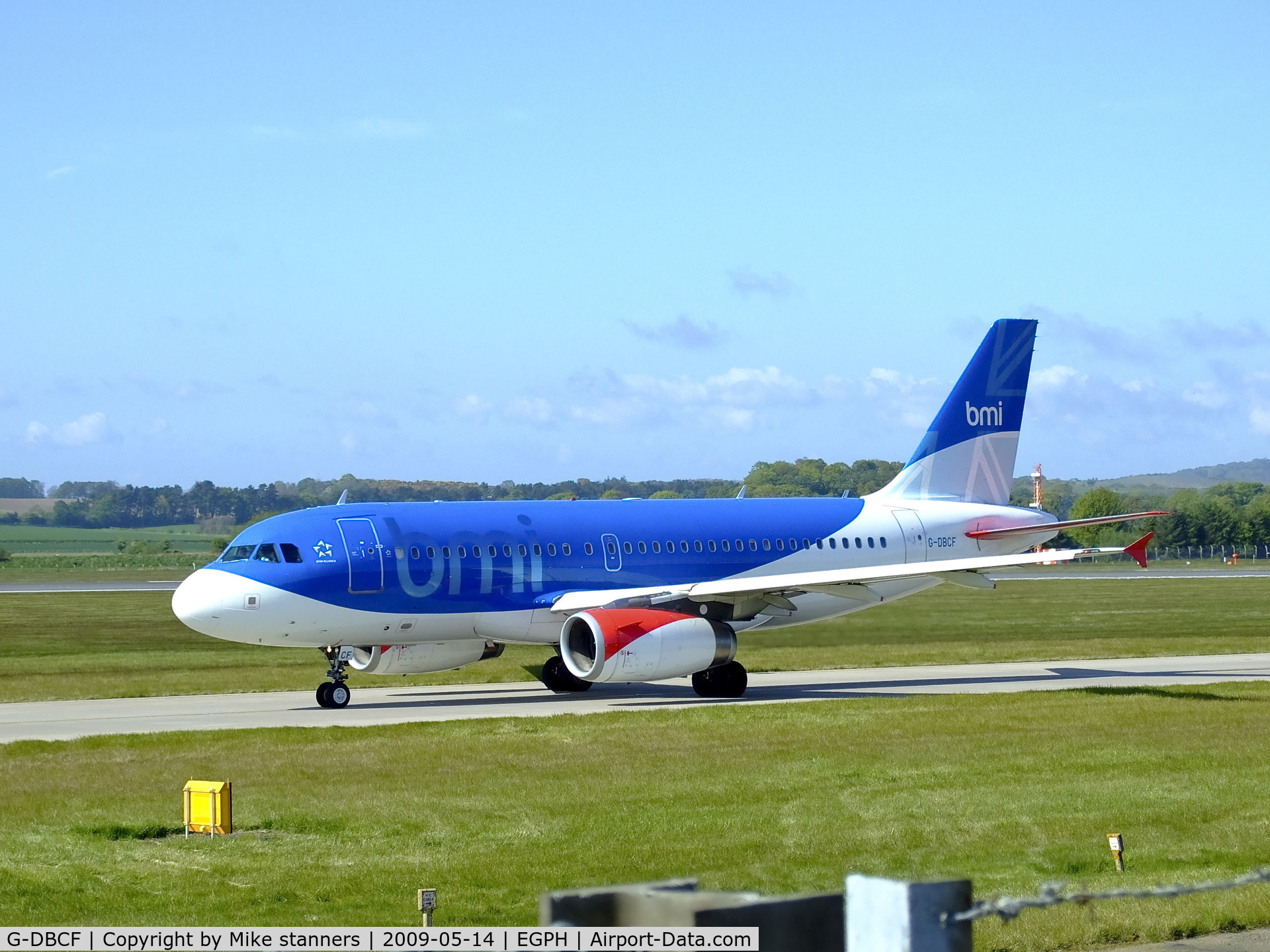 G-DBCF, 2005 Airbus A319-131 C/N 2466, BMI A319 Taxiing to runway 06