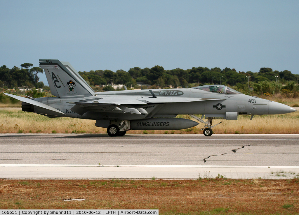 166651, Boeing F/A-18E Super Hornet C/N E114, Landing rwy 23... Coded as '401'