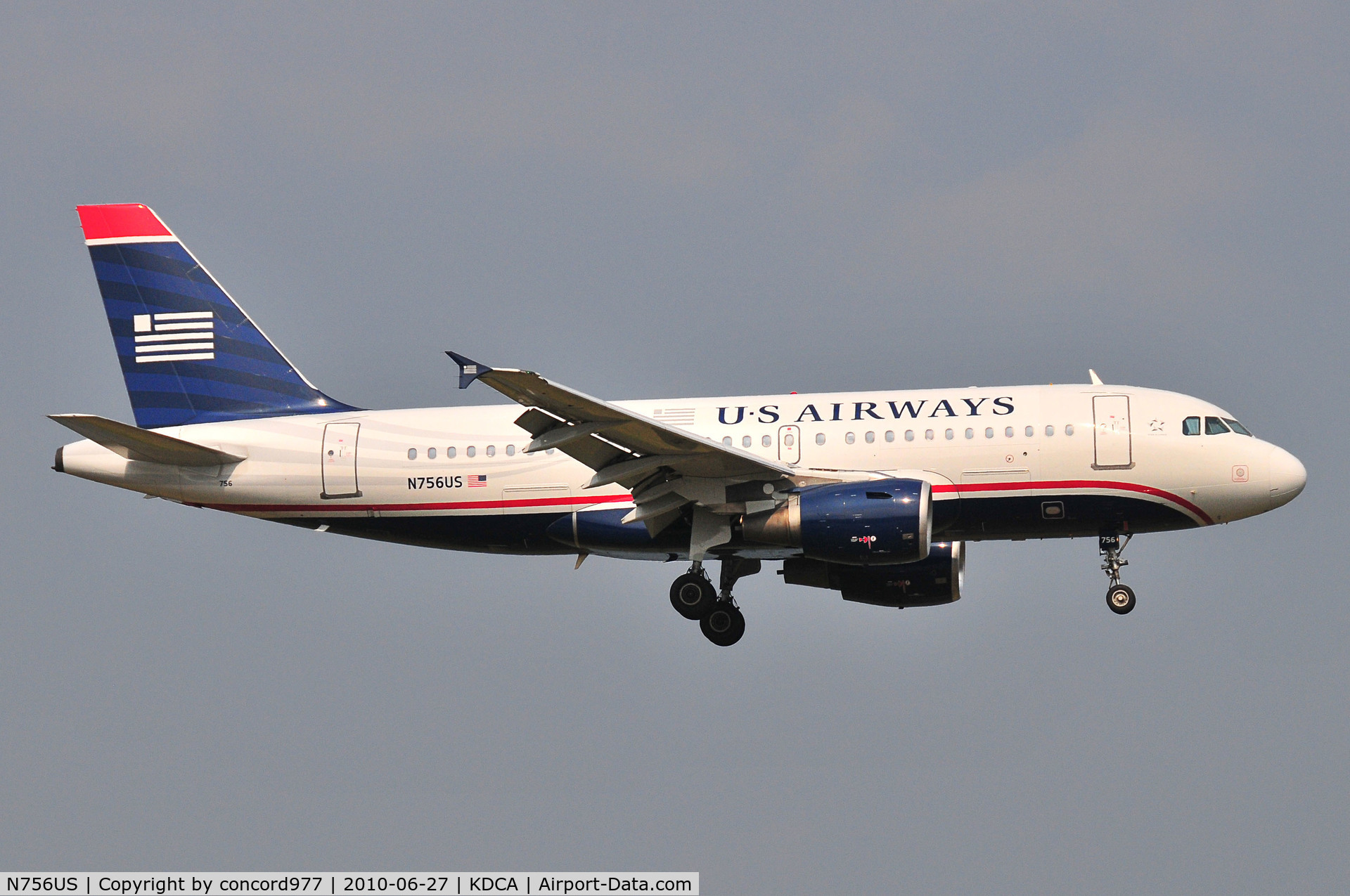 N756US, 2000 Airbus A319-112 C/N 1340, Seen at KDCA on 6/27/2010