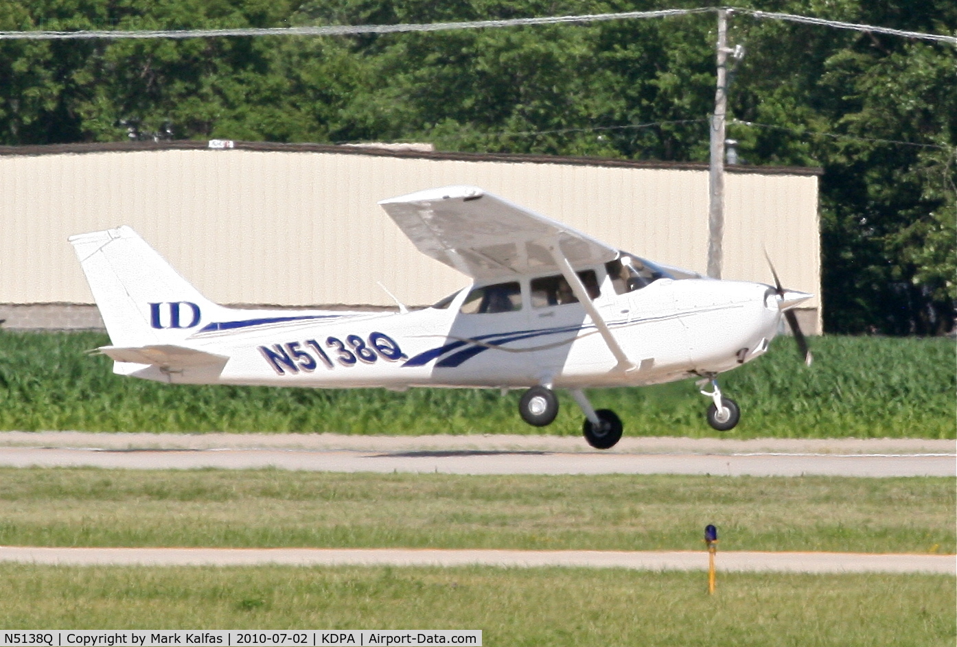 N5138Q, Cessna 172S C/N 172S10942, UNIVERSITY OF DUBUQUE Cessna Skyhawk C172/G, N5138Q departing 20L KDPA for a trip to KDBQ (with a strong crosswind on rotation).