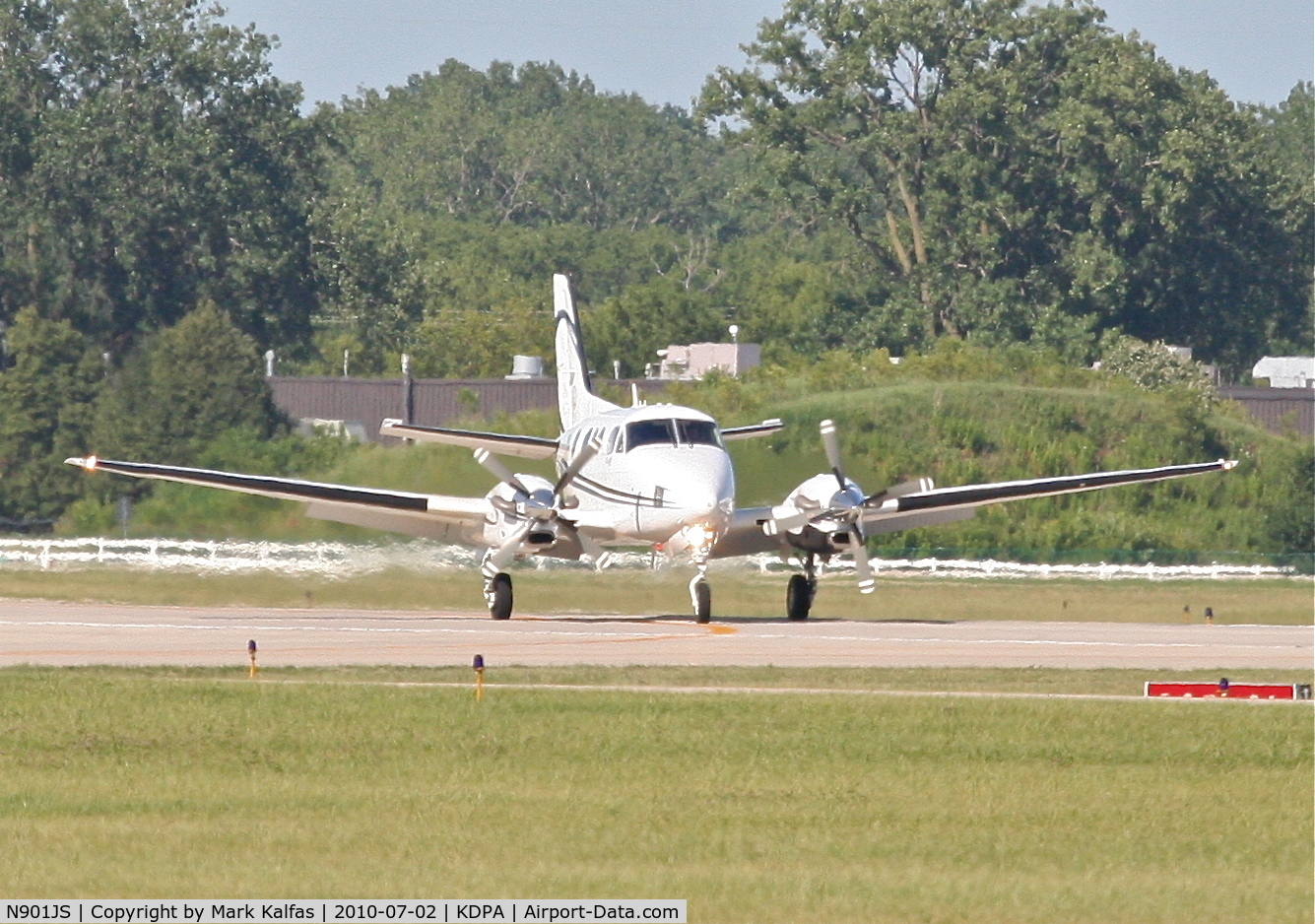 N901JS, Raytheon Aircraft Company C90A C/N LJ-1726, SHEWMAKER AIR LLC Beechcraft King Air 90, N901JS arriving KDPA from KVBT.