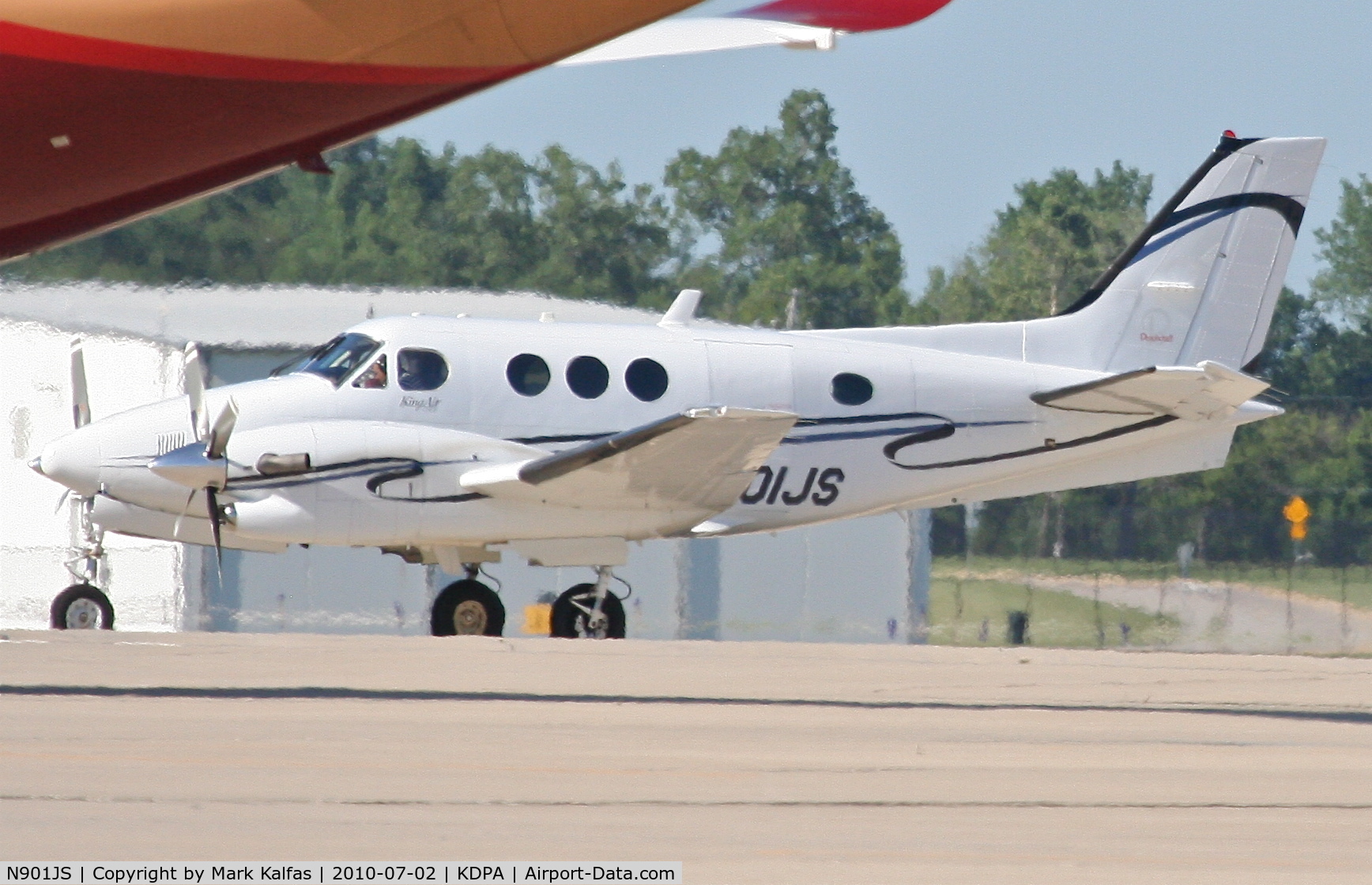 N901JS, Raytheon Aircraft Company C90A C/N LJ-1726, SHEWMAKER AIR LLC Beechcraft King Air 90, N901JS arriving KDPA from KVBT.