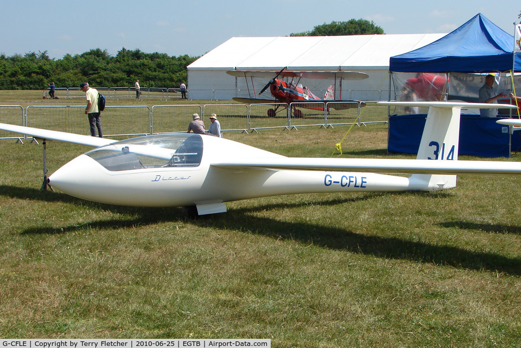 G-CFLE, 1988 Schempp-Hirth Discus b C/N 207, Glider displayed at AeroExpo 2010
