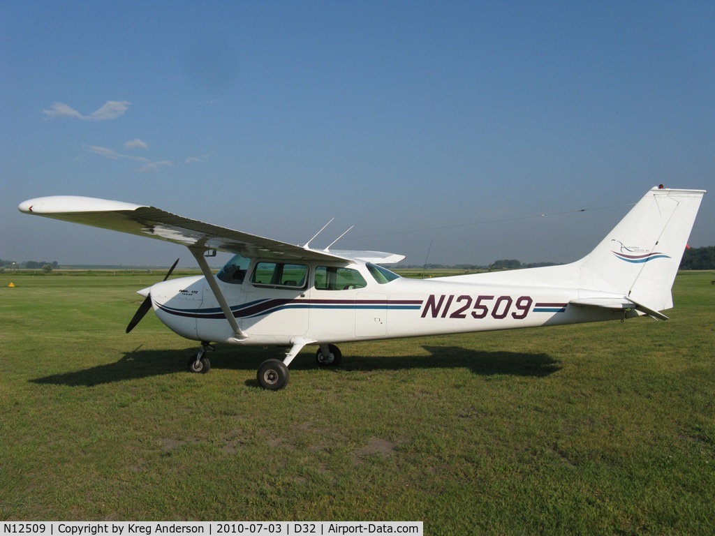 N12509, 1973 Cessna 172M C/N 17262030, Starbuck Fly-in 2010
