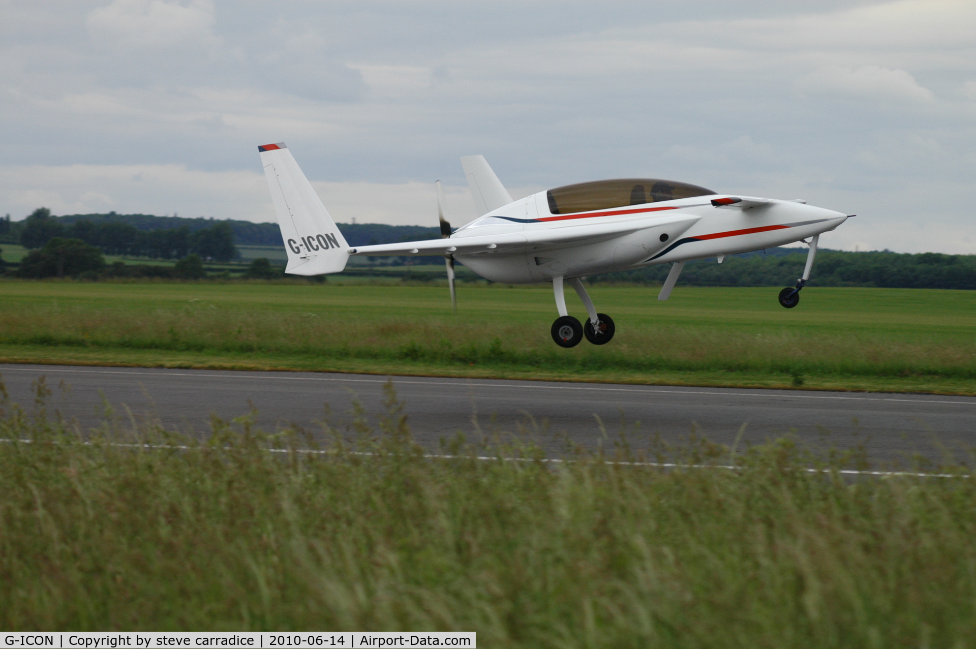 G-ICON, 2000 Rutan Long-EZ C/N PFA 074A-11104, G-ICON Landing Gamston