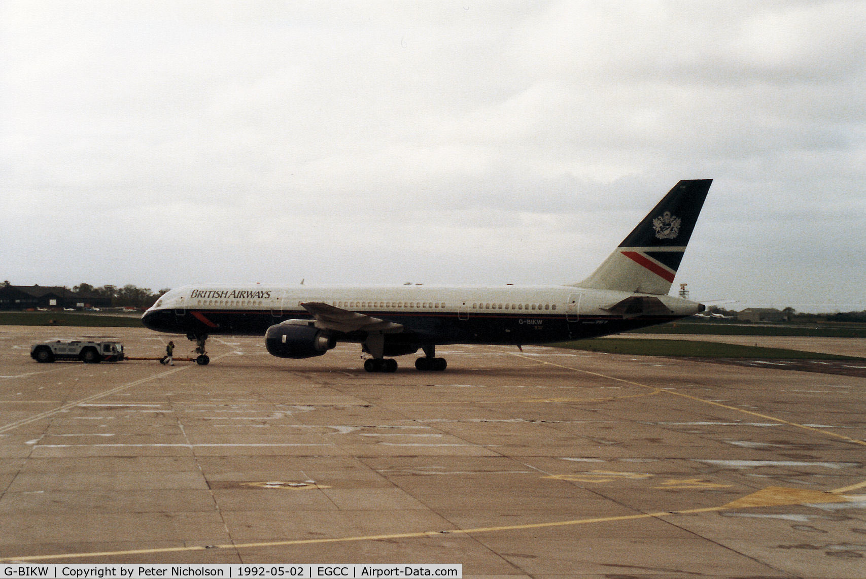 G-BIKW, 1986 Boeing 757-236 C/N 23492, Boeing 757-236 of British Airways on push-back at Manchester in May 1992.