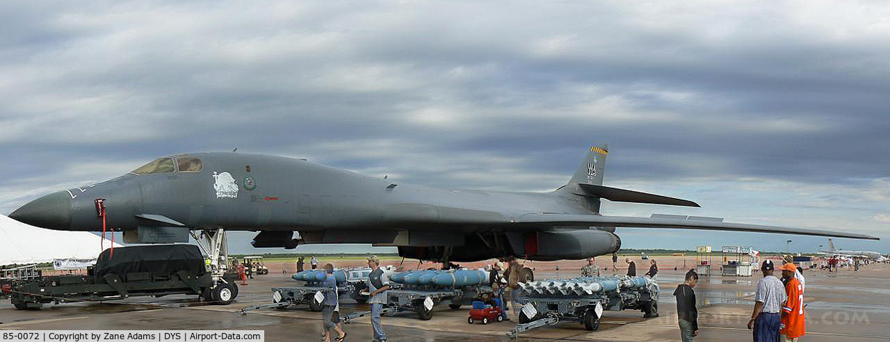 85-0072, 1985 Rockwell B-1B Lancer C/N 32, At the B-1B 25th Anniversary Airshow - Big Country Airfest, Dyess AFB, Abilene, TX 
Autostich panorama