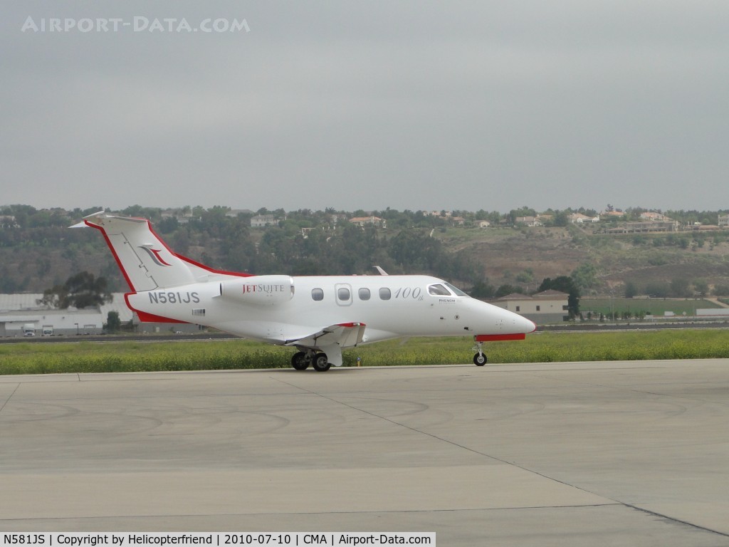 N581JS, 2009 Embraer EMB-500 Phenom 100 C/N 50000110, Taxiing east to runway 26 for take off