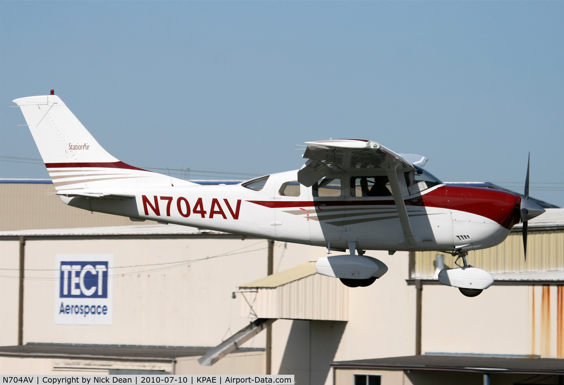N704AV, 2004 Cessna 206H Stationair C/N 20608225, KPAE