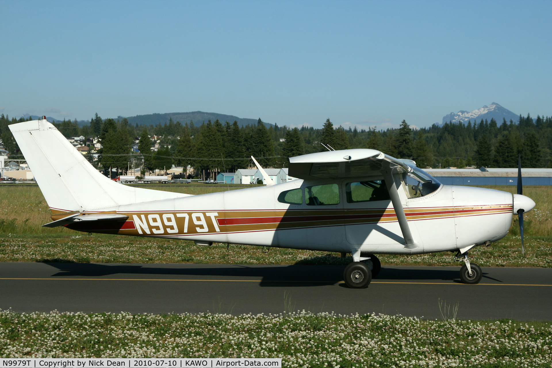 N9979T, 1960 Cessna 182D Skylane C/N 18253079, KAWO
