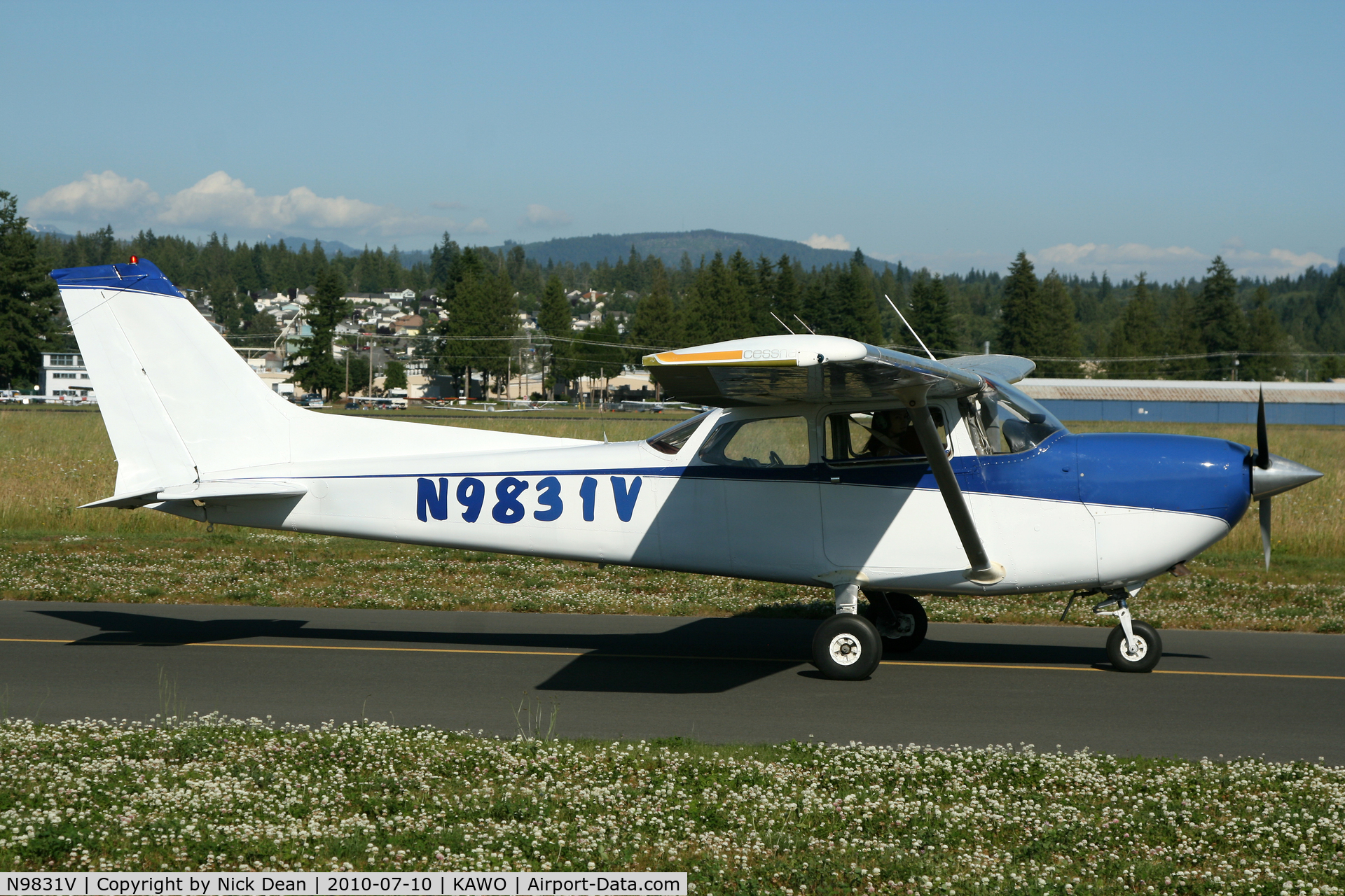 N9831V, 1977 Cessna R172K Hawk XP C/N R1722351, KAWO