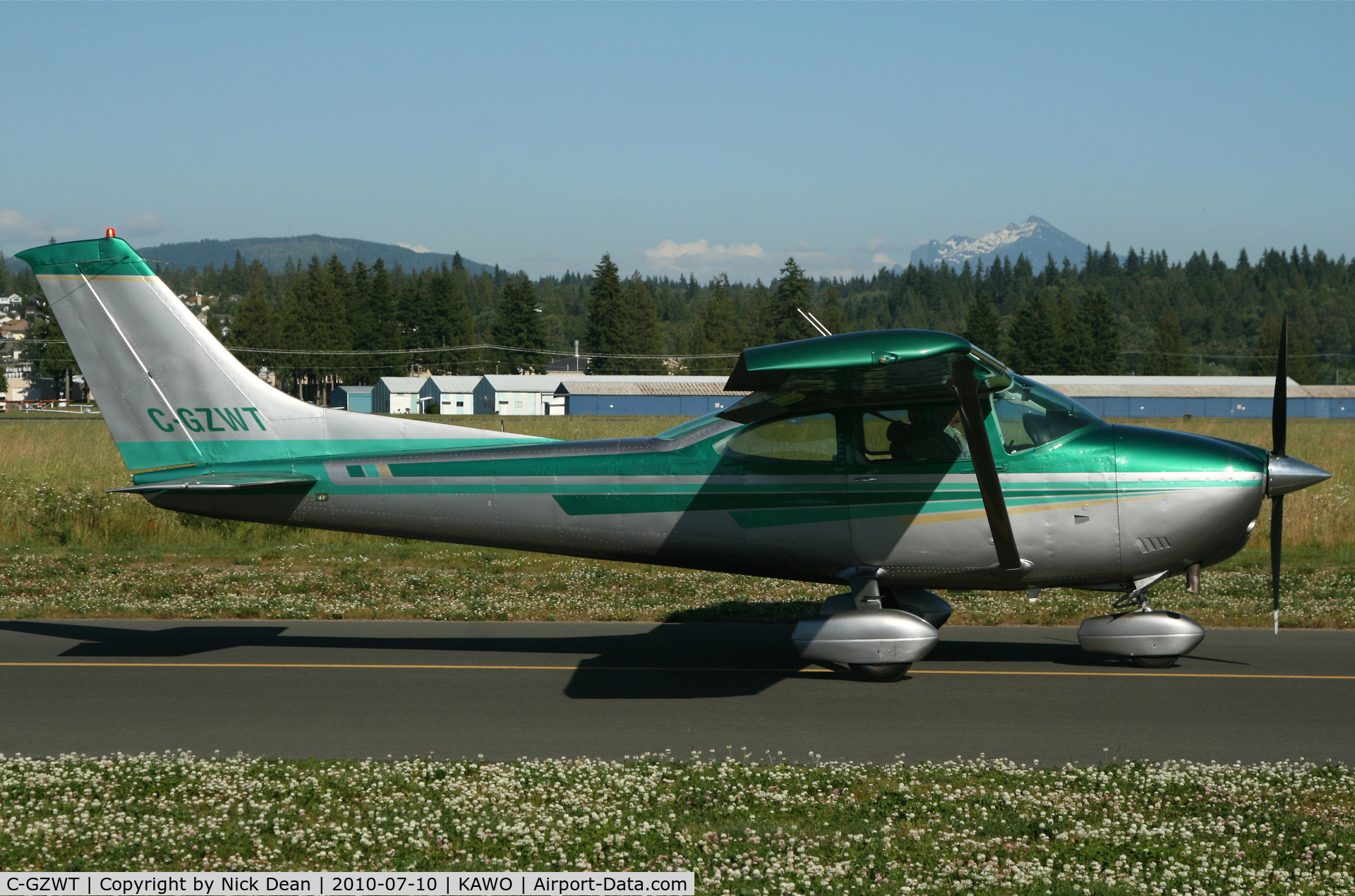 C-GZWT, 1977 Cessna 182Q Skylane C/N 18266185, KAWO