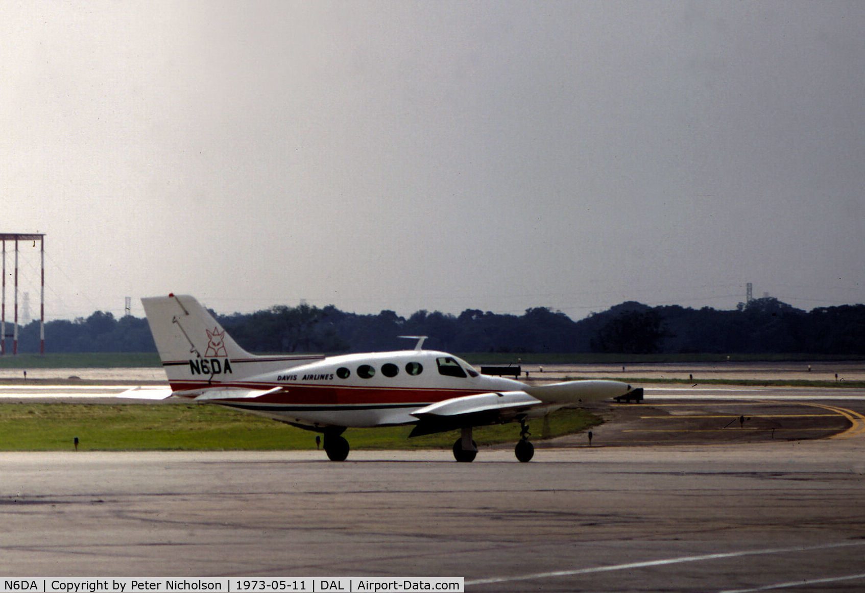 N6DA, 1967 Cessna 402 C/N 402-0139, Cessna 402 of Davis Airlines, a commuter airline which later was absorbed within Rio Airways, taxying at Love Field, Dallas in May 1973.