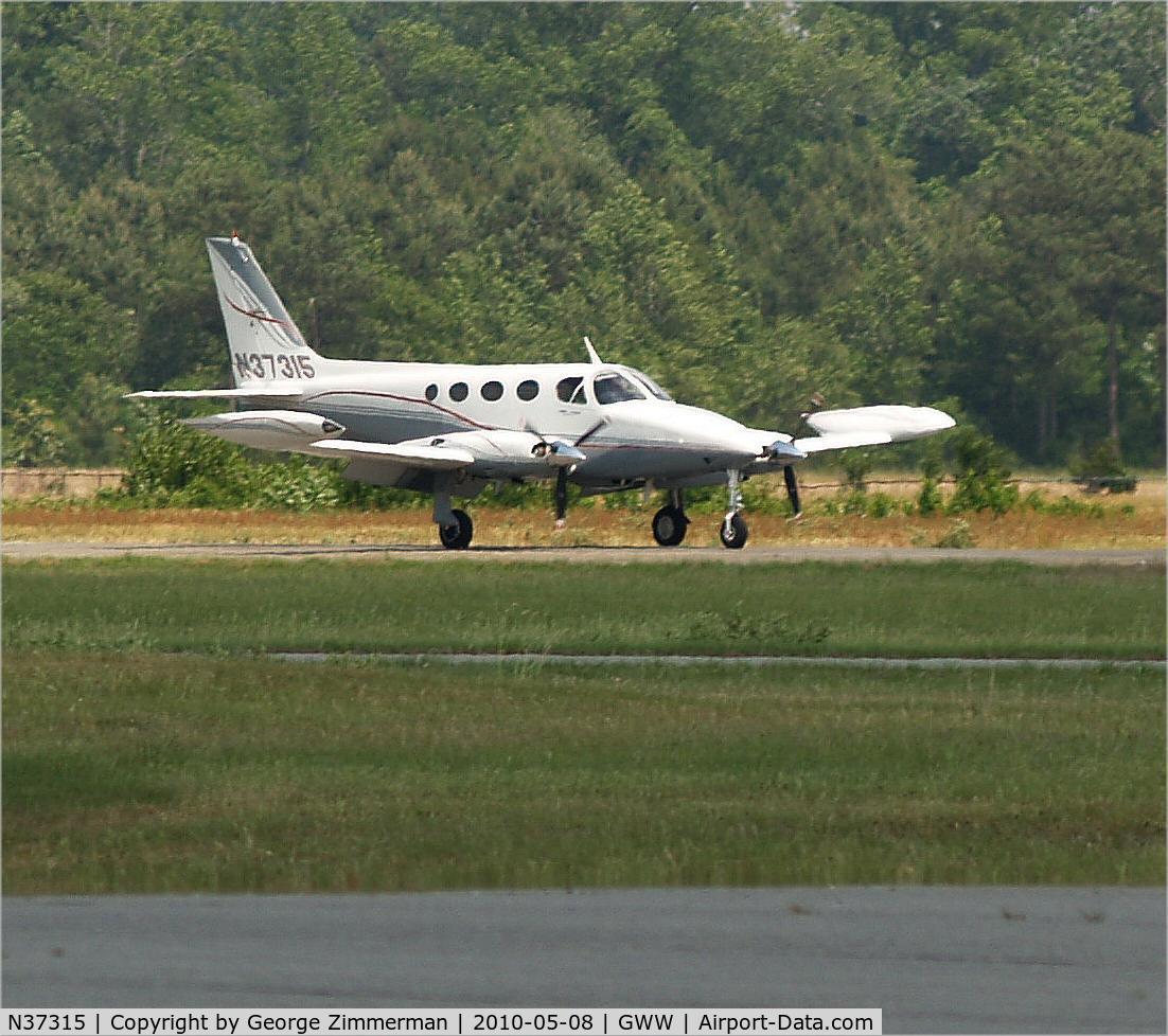N37315, 1977 Cessna 340A C/N 340A0341, Arrival for fuel stop