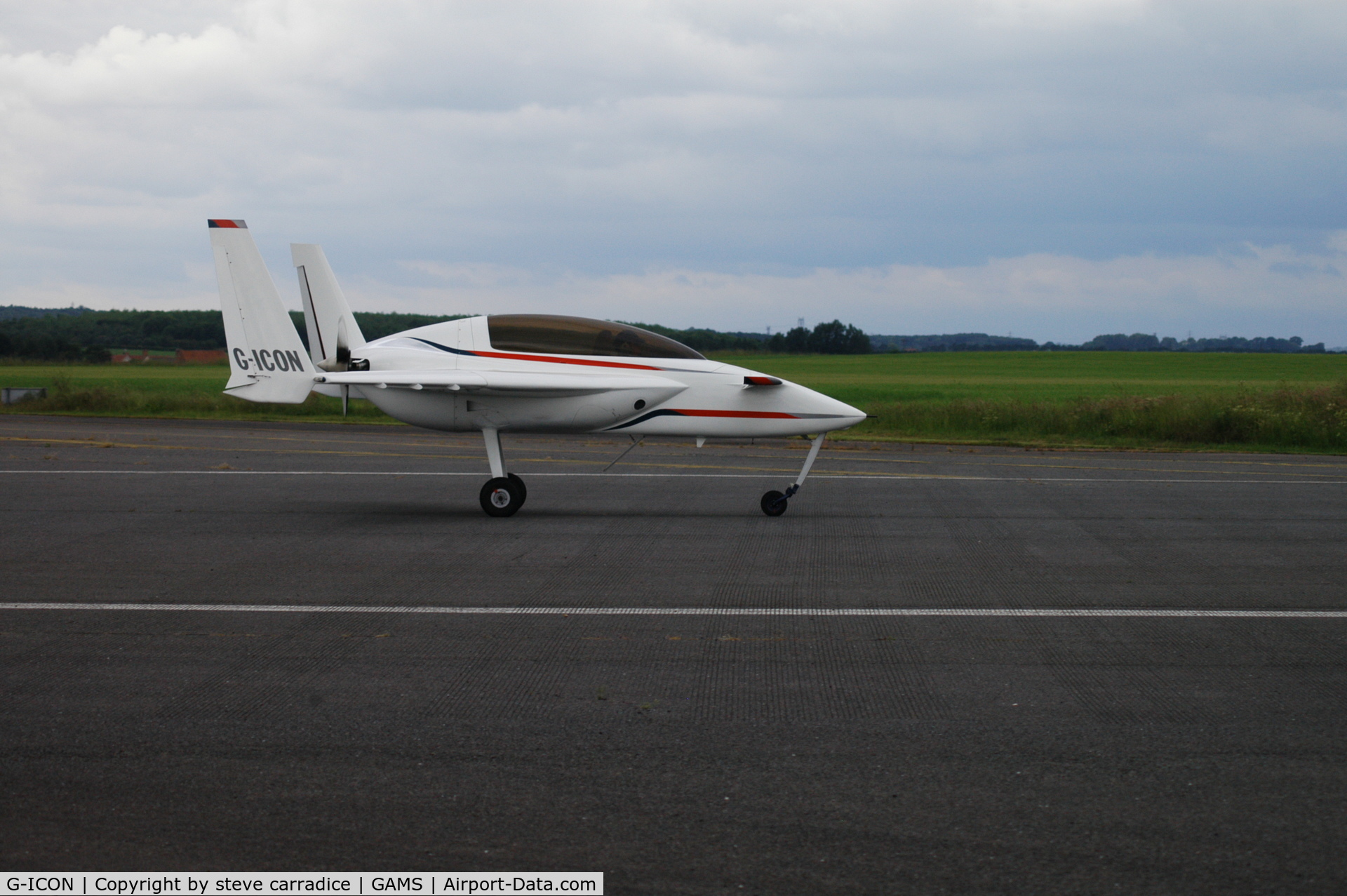 G-ICON, 2000 Rutan Long-EZ C/N PFA 074A-11104, post landing roll out