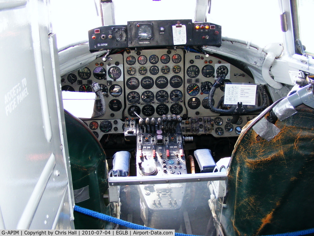 G-APIM, 1958 Vickers Viscount 806 C/N 412, Cockpit of Vickers Viscount G-APIM preserved at the Brooklands Museum