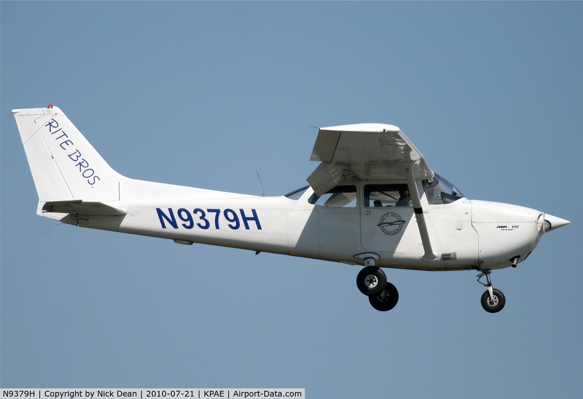 N9379H, 1975 Cessna 172M C/N 17266128, KPAE