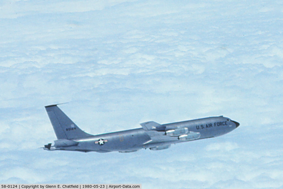58-0124, 1958 Boeing KC-135A-BN Stratotanker C/N 17869, Seen from another KC-135A, just breaking away from refueling