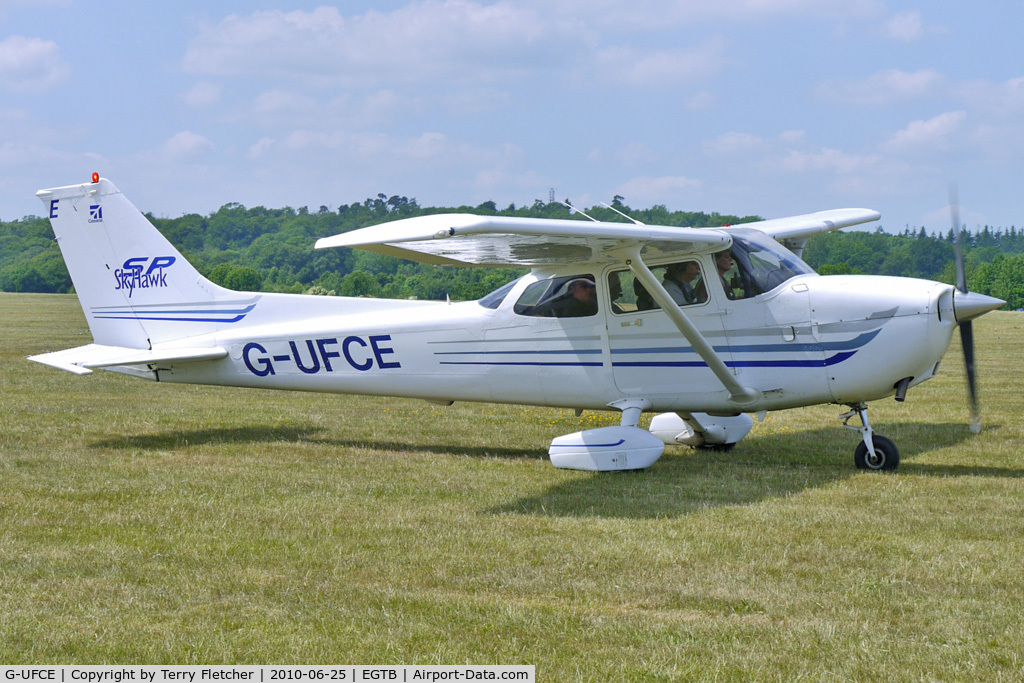 G-UFCE, 2003 Cessna 172S C/N 172S9305, 2003 Cessna CESSNA 172S, c/n: 172S9305 visitor to AeroExpo 2010