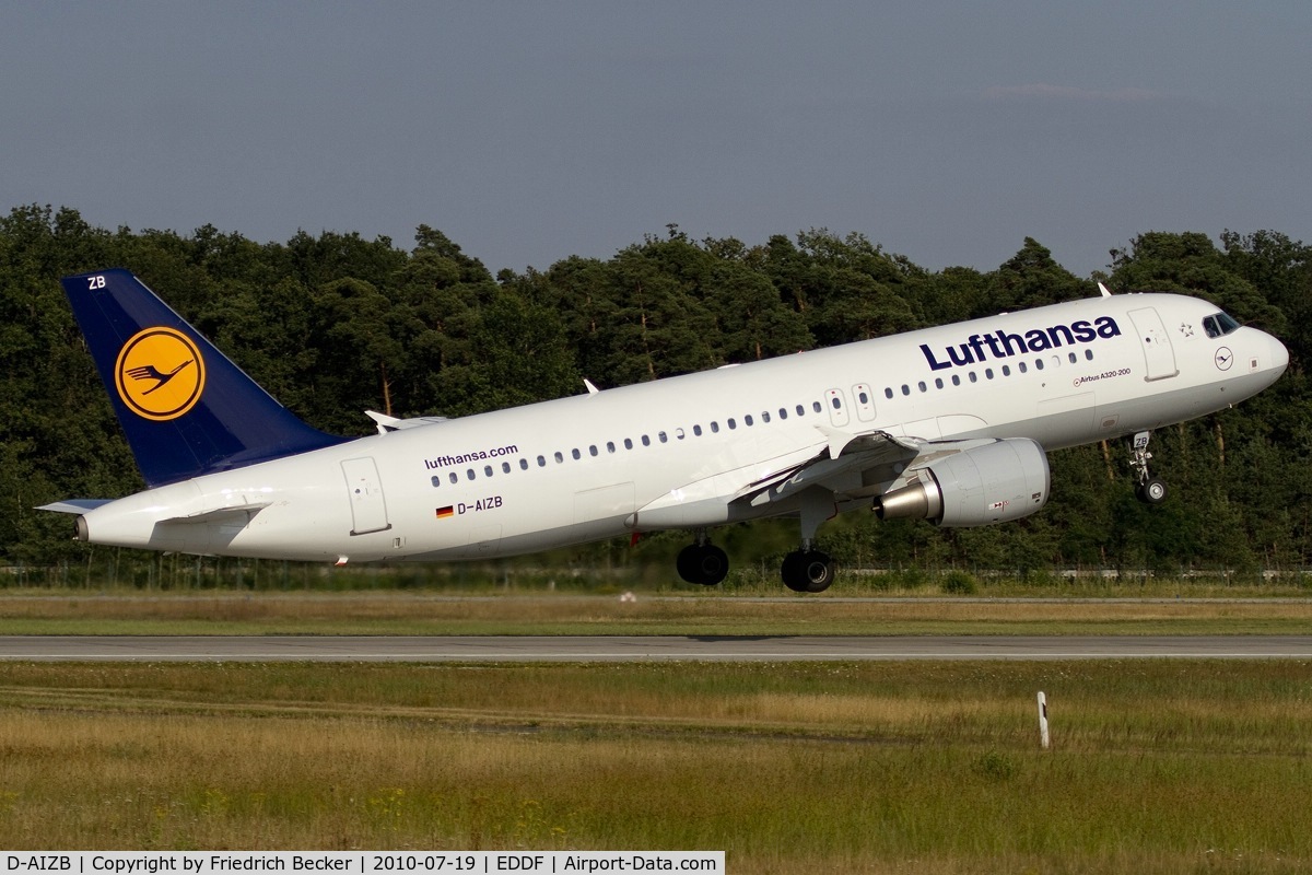 D-AIZB, 2009 Airbus A320-214 C/N 4120, lift off