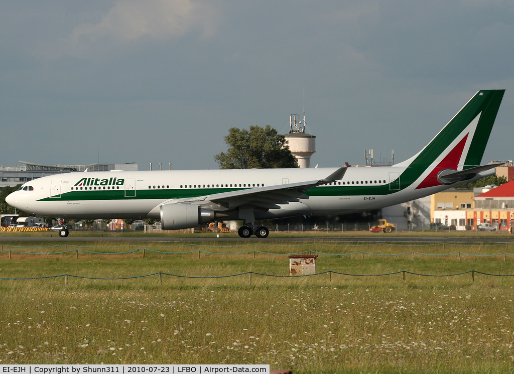 EI-EJH, 2010 Airbus A330-202 C/N 1135, Delivery day...