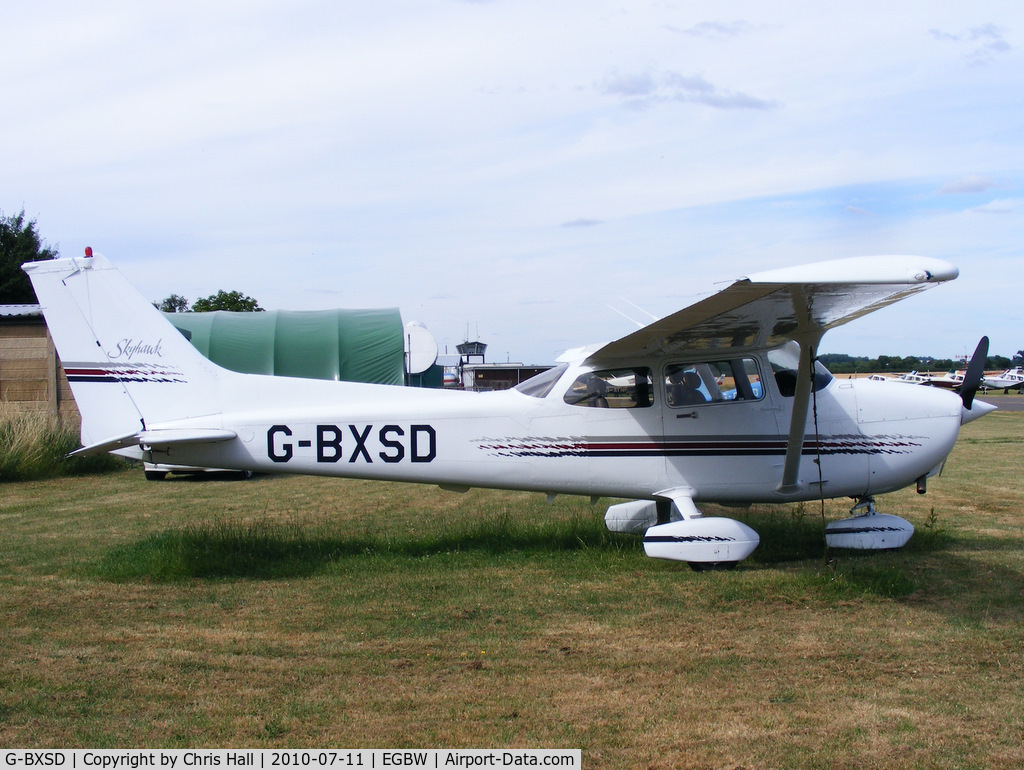 G-BXSD, 1998 Cessna 172R C/N 17280310, privately owned