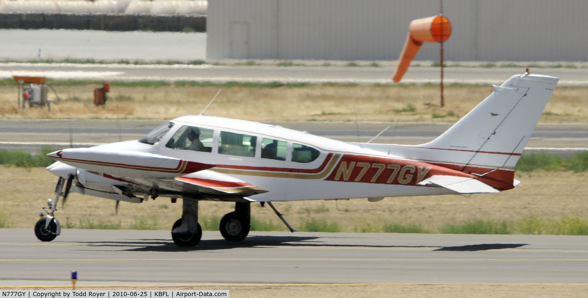 N777GY, 1968 Cessna 320E Executive Skyknight C/N 320E0027, taxiing at Bakersfield