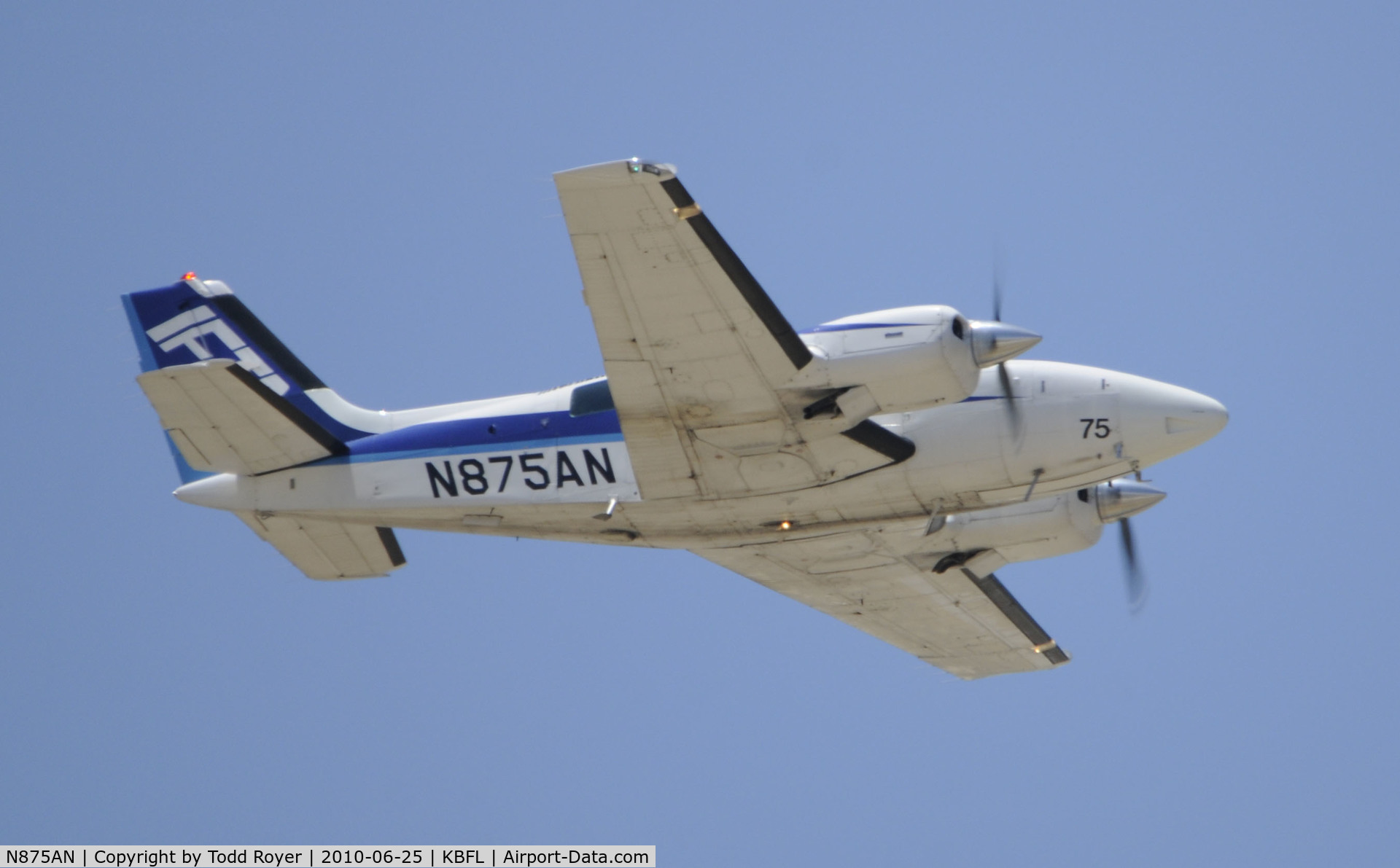 N875AN, 1993 Beech 58 Baron C/N TH-1682, learning to fly at Bakersfield