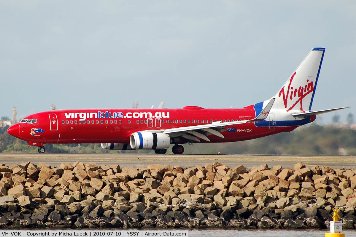 VH-VOK, 2003 Boeing 737-8FE C/N 33758, At Sydney