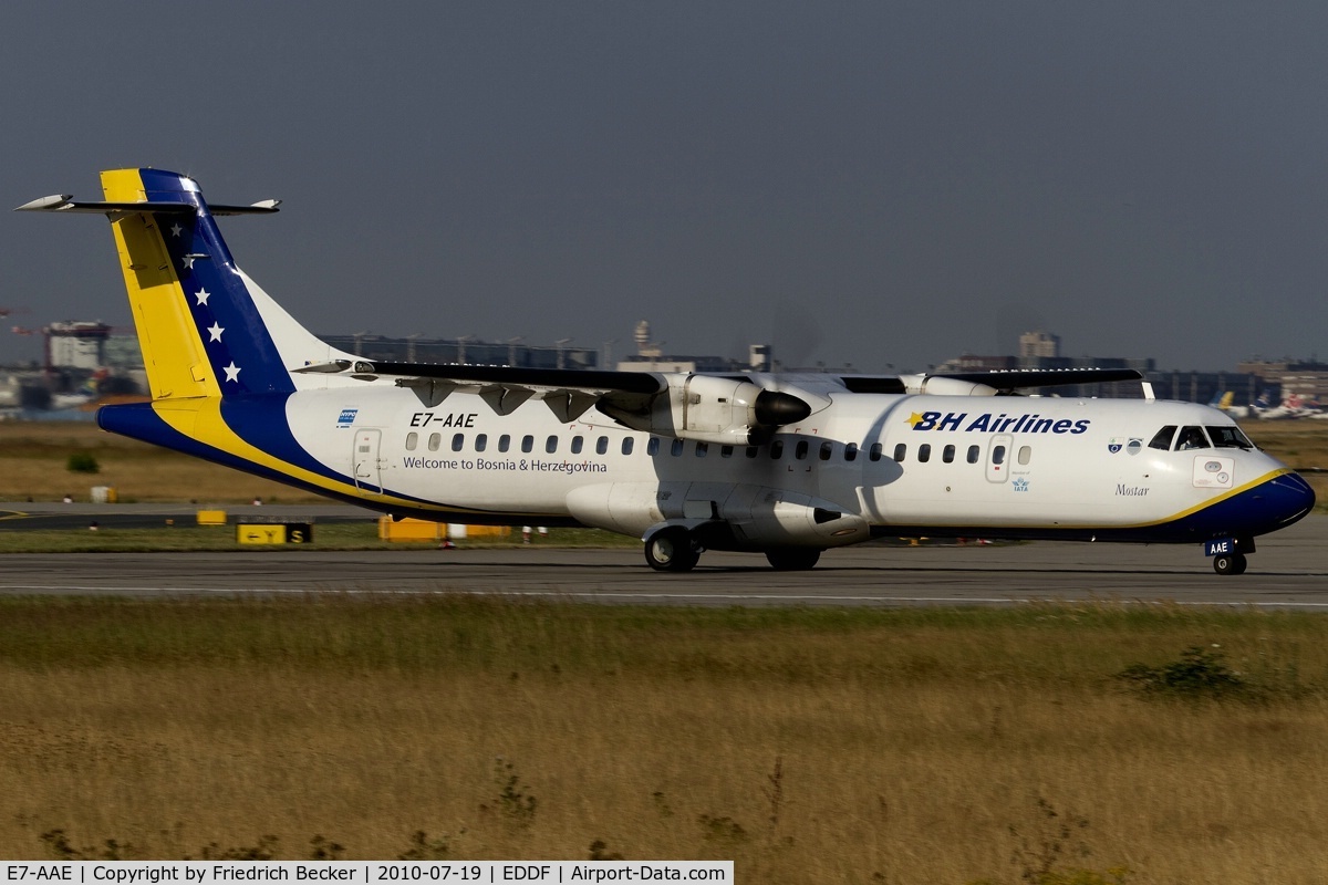 E7-AAE, 1995 ATR 72-212A C/N 465, lined up for departure