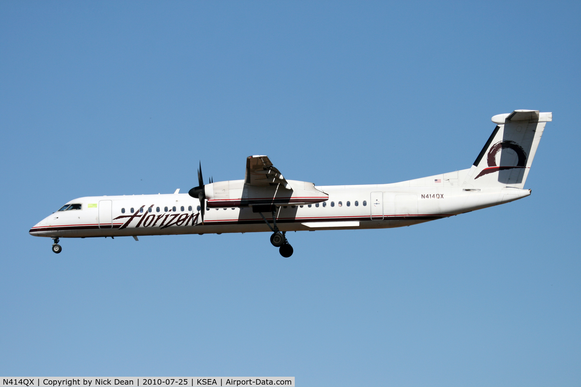 N414QX, 2002 Bombardier DHC-8-402 Dash 8 C/N 4061, KSEA