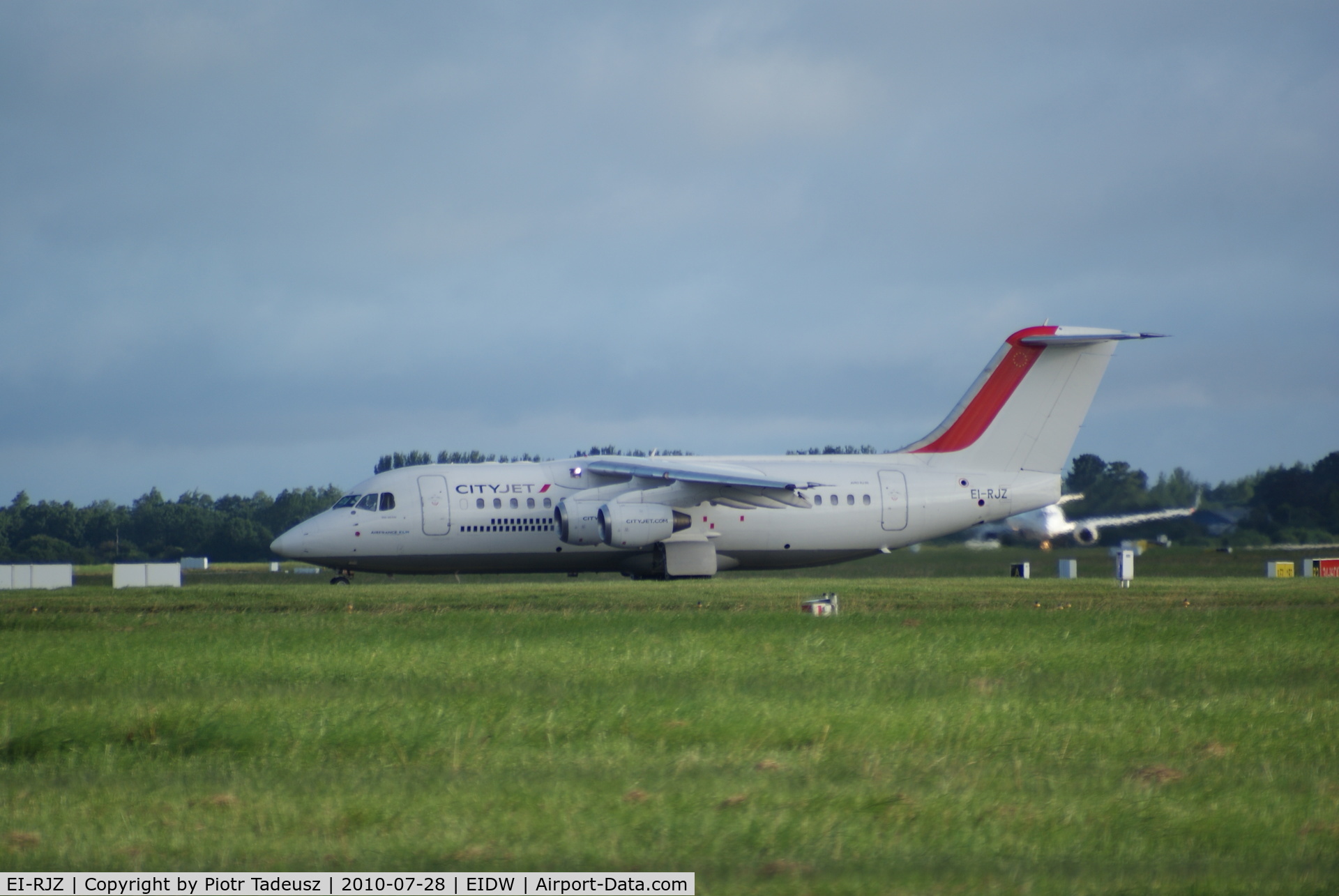 EI-RJZ, 1998 BAe Systems Avro 146-RJ85A C/N E.2326, Dublin