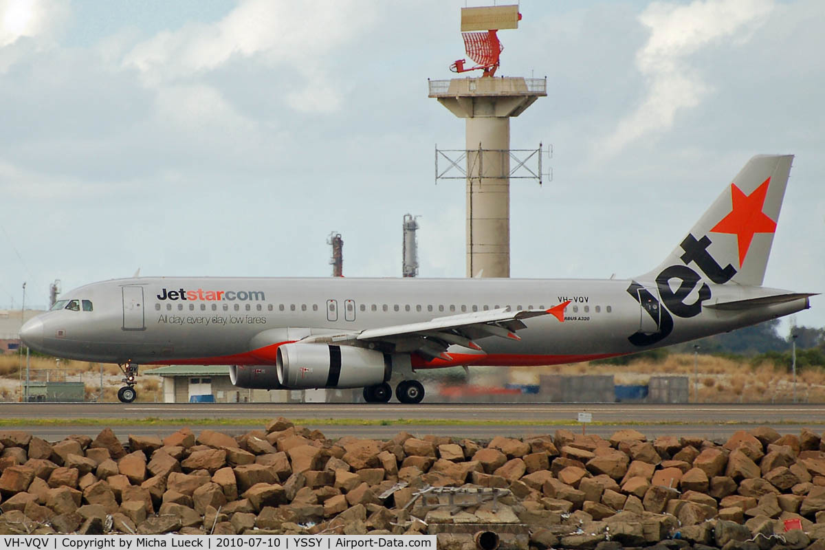 VH-VQV, 2004 Airbus A320-232 C/N 2338, At Sydney