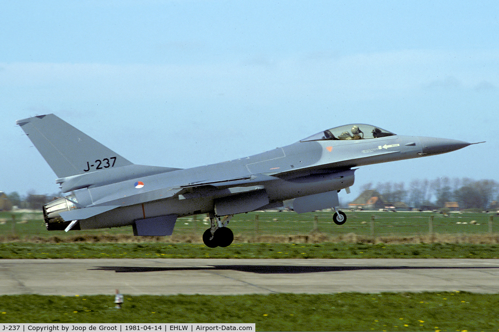 J-237, 1980 Fokker F-16A Fighting Falcon C/N 6D-26, This F-16 was deliverd late 1980 to the Dutch air force and was written off on June the 3rd 1981. Therefore it is one of the least photographed F-16's.