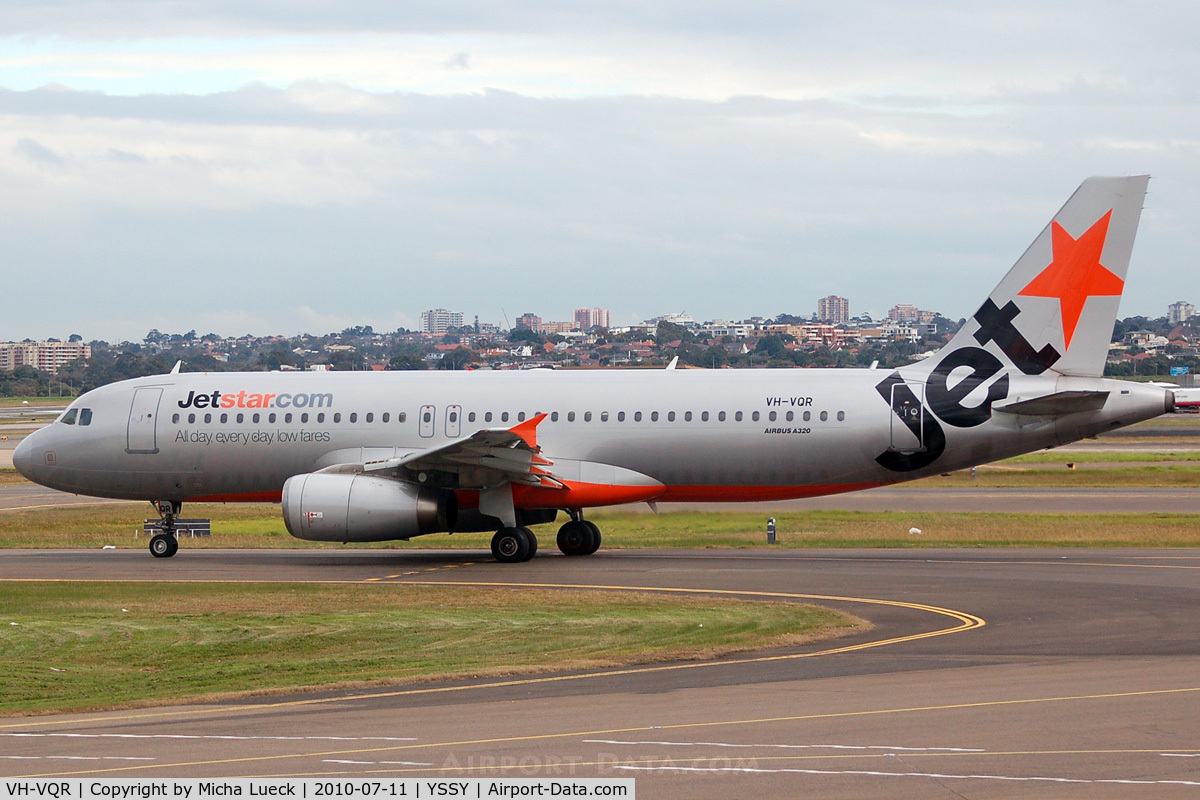 VH-VQR, 2005 Airbus A320-232 C/N 2526, At Sydney