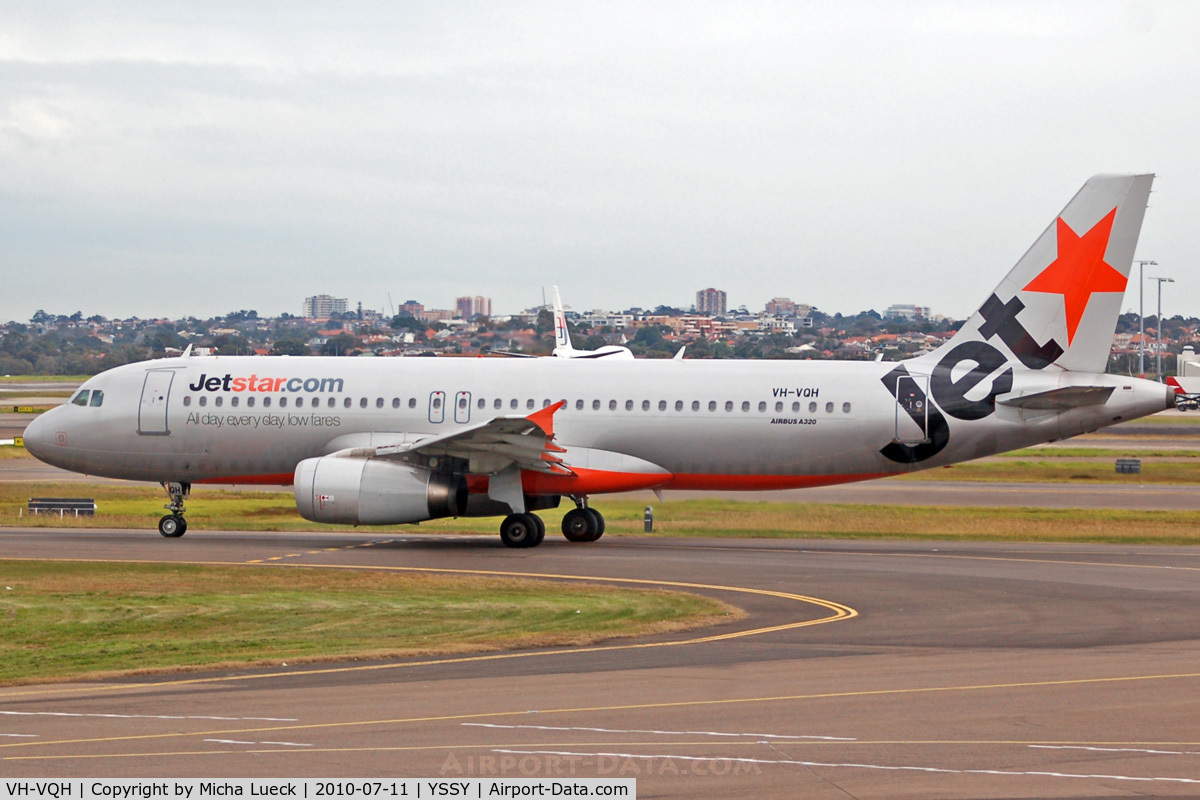 VH-VQH, 2006 Airbus A320-232 C/N 2766, At Sydney