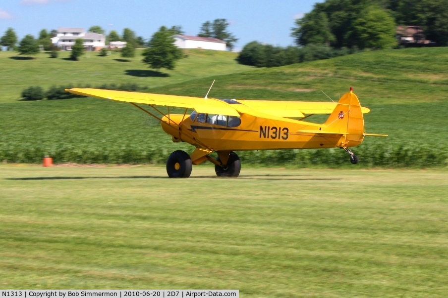 N1313, 1989 Piper PA-18-150 Super Cub C/N 1809013, Arriving at the Father's Day breakfast fly-in, Beach City, Ohio.