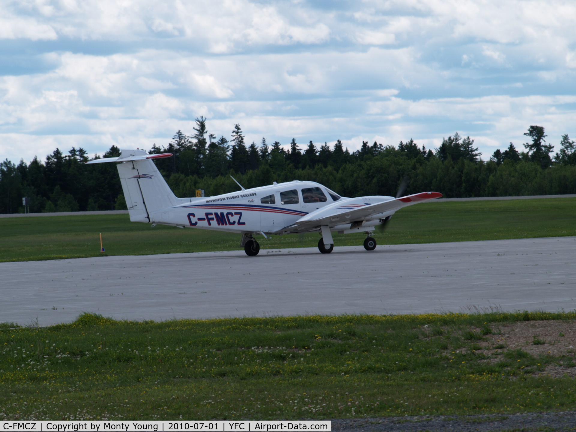 C-FMCZ, 2006 Piper PA-44-180 Seminole C/N 4496233, Operated by Moncton Flight College