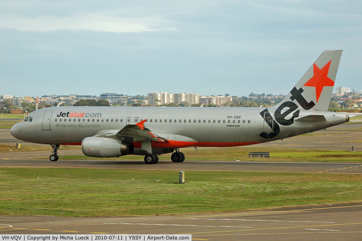 VH-VQV, 2004 Airbus A320-232 C/N 2338, At Sydney