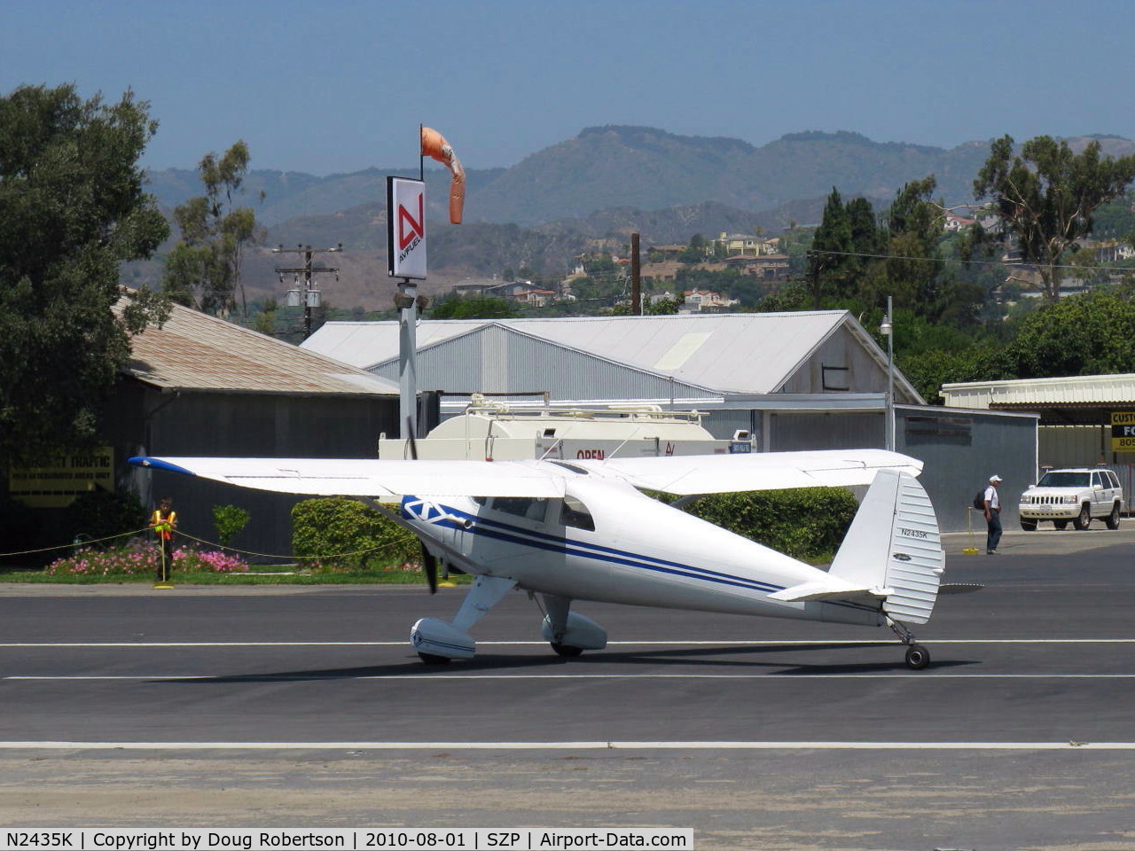 N2435K, 1947 Silvaire Luscombe 8E C/N 5162, 1947 Luscombe 8E SILVAIRE, Continental C85 85 Hp, taxi off the active