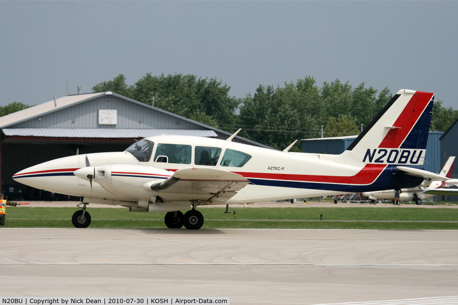 N20BU, 1977 Piper PA-23-250 C/N 27-7754063, KOSH