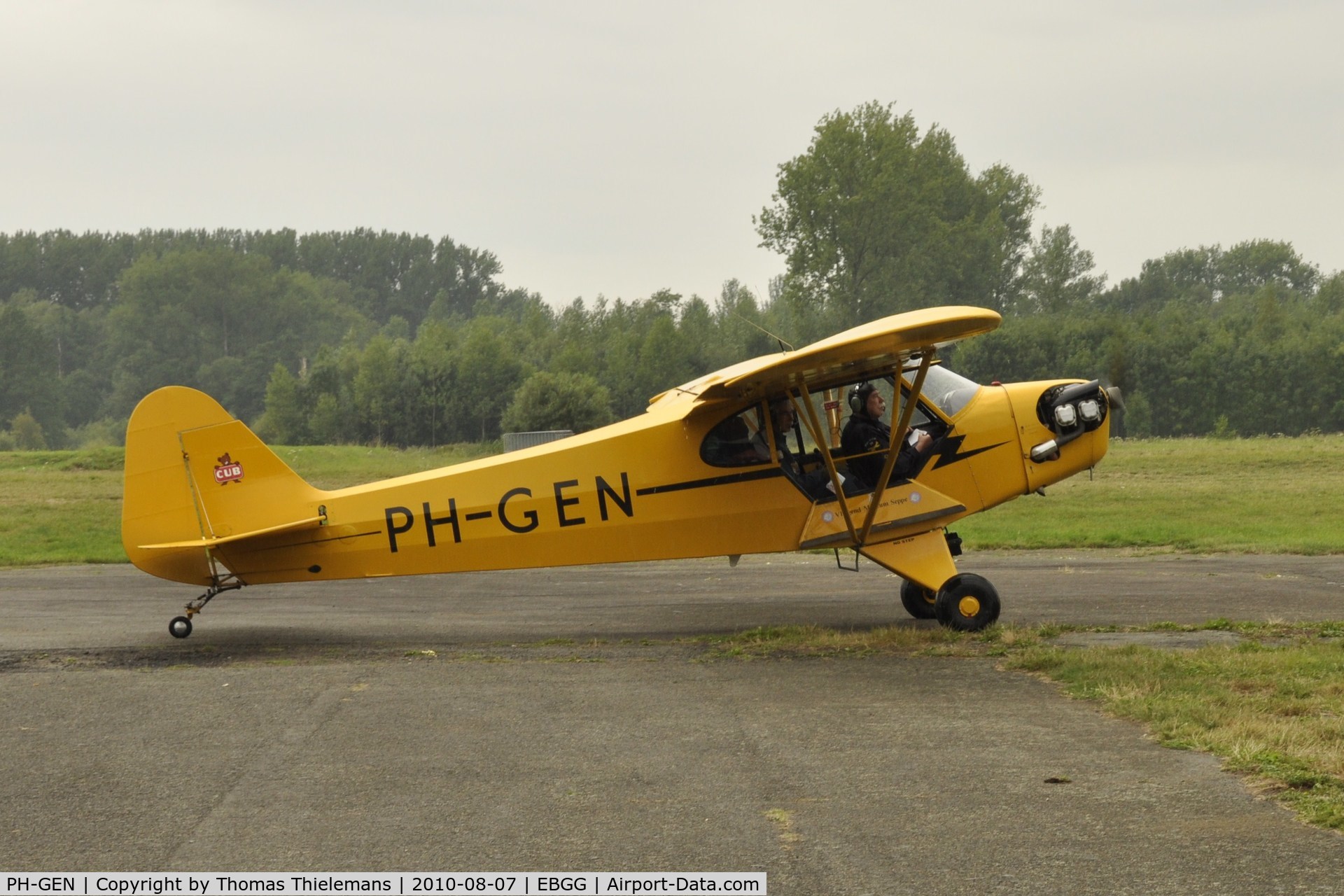 PH-GEN, 1944 Piper L-4J Grasshopper (J3C-65D) C/N 12893, Opendeurdag VZP 2010