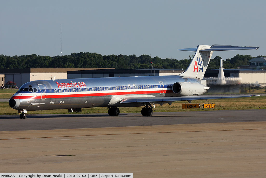 N460AA, 1988 McDonnell Douglas MD-82 (DC-9-82) C/N 49565, American Airlines N460AA taxiing to RWY 23 for departure to Dallas/Fort Worth Int'l (KDFW).