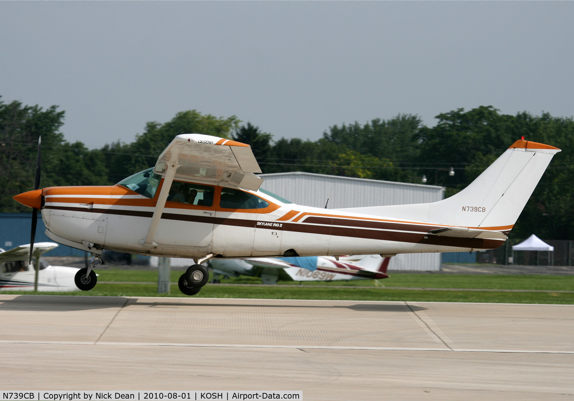 N739CB, 1979 Cessna R182 Skylane RG C/N R18200985, KOSH