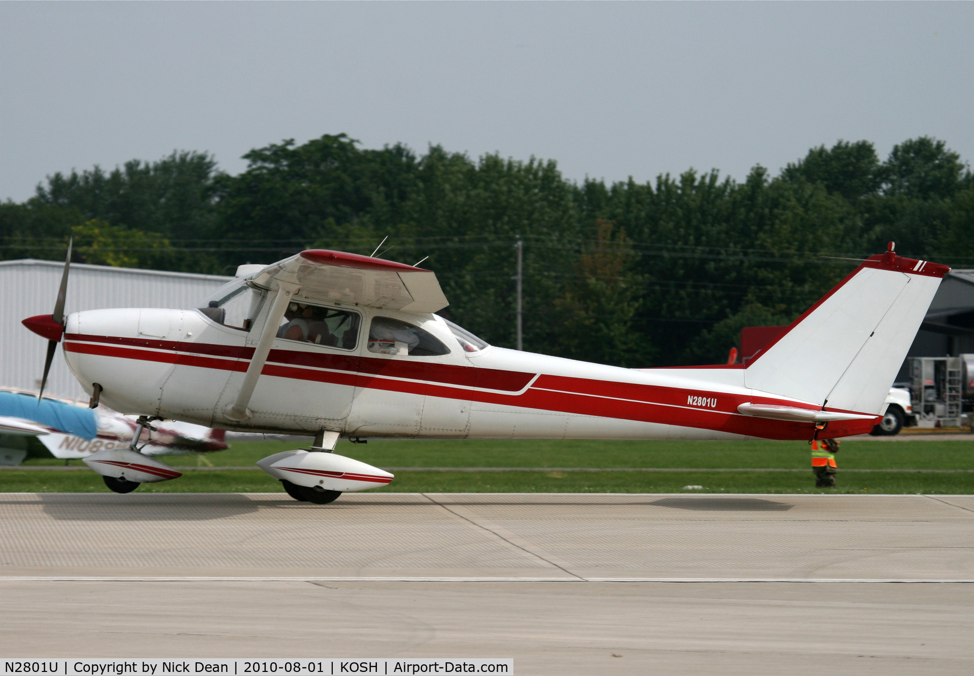 N2801U, 1963 Cessna 172D C/N 17250401, KOSH