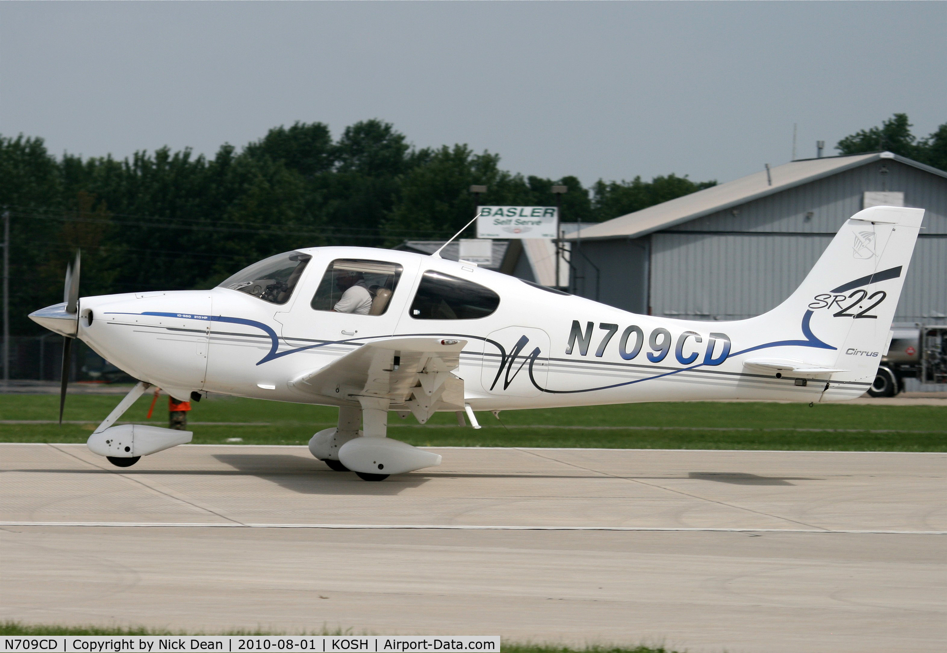 N709CD, 2001 Cirrus SR22 C/N 0029, KOSH